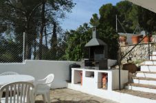 Ferienhaus in Sant Pere de Ribes - Villa in the forest near beach, SANT PERE RIBES