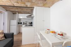 Ferienwohnung in Barcelona - Renovated 2 bedrooms flat in central Gracia