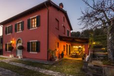 Villa in Lucca - Panoramisches 4 Schlafzimmer Bauernhaus mit privatem Pool in Lucca in der Nähe des Stadtzentrums