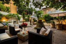 Ferienwohnung in Lucca - Charming Apartment with Garden overlooking the Cathedral inside the Lucca Walls