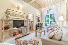 Ferienwohnung in Lucca - Charming Apartment with Garden overlooking the Cathedral inside the Lucca Walls