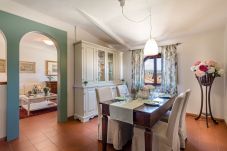 Ferienwohnung in Lucca - 2 Bedrooms Spacious Apartment with Elevator in Lucca