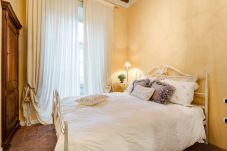 Ferienwohnung in Lucca -  Jenseits des außergewöhnlichen romantischen ruhigen geräumigen Apartments neben dem Guinigi Tower