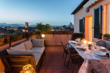 Ferienwohnung in Lucca - Top-Floor Penthouse with Panoramic Terrace in Lucca