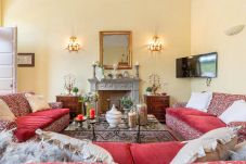 Ferienwohnung in Lucca - Spacious Ground Floor Apartment with Private Garden Inside the Walls of Lucca