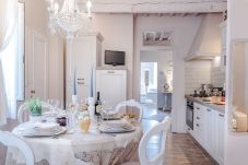 Ferienwohnung in Lucca - Convenient Home close to Train Station and Parking