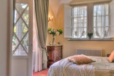 Ferienwohnung in Lucca - CASA VERA exquisite 2 bedrooms 2 baths apartment with garden, A/C 