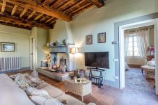 Villa in Capannori - FRANTOIO a Romantic Farmhouse Apartment with Terrace and Views