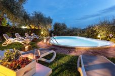 Villa in Aquilea - Romantic farmhouse villa in Lucca to sleep 5 guests with private pool and wi-fi