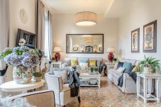 Ferienwohnung in Lucca - The Park View 4 Bedrooms Apartment with Terrace and Elevator inside the Walls of Lucca