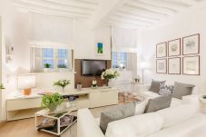 Ferienwohnung in Lucca - ORCHIDEA BIANCA a 2 Bedrooms 2 Bathrooms Understated Luxury with a Welcoming Ambience