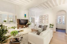 Ferienwohnung in Lucca - ORCHIDEA BIANCA a 2 Bedrooms 2 Bathrooms Understated Luxury with a Welcoming Ambience