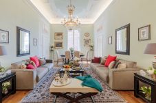 Ferienwohnung in Lucca - THE MEDIEVAL PENTHOUSE, Indulge among History in a Luxury 5 Bedrooms Apartment