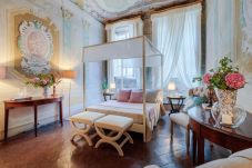 Ferienwohnung in Lucca - 8 Bedrooms Historical Masterpiece in the Heart of Lucca