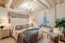 Ferienwohnung in Lucca - Luxury 1 Bedroom Apartment inside the Walls of Lucca