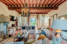 Villa in Lucca - VILLA IL CASTELLO: Vibrant Sanctuary of Enchanting Colours. 6 Bedrooms, Private Pool