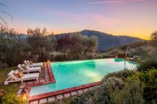 Villa in Lucca - Villa Gufo The Place to Be. Panoramic Private Pool with a Lucca View and Private Tennis Court