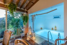 Villa in Capannori - Villa Lorena, a Family Vintage Home with Indoor Pool, Air Conditioning, Outdoor Pool, Fitness Room & Wifi