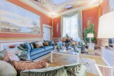 Ferienwohnung in Lucca - Grand 3 bedrooms Apartment with elevator inside the walls of Lucca