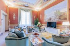 Ferienwohnung in Lucca - Grand 3 bedrooms Apartment with elevator inside the walls of Lucca