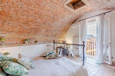 Ferienwohnung in Lucca - Casa La Guardia, a Classic 3 bedrooms Panoramic Apartment inside a Medieval tower dating back to 1100s within the Walls of Lucca