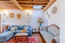 Ferienwohnung in Lucca - Casa La Guardia, a Classic 3 bedrooms Panoramic Apartment inside a Medieval tower dating back to 1100s within the Walls of Lucca