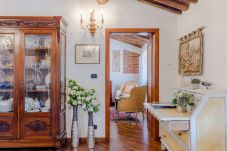 Ferienwohnung in Lucca - Casa La Guardia, a Classic 3 bedrooms Panoramic Apartment inside a Medieval tower dating back to 1100s within the Walls of Lucca