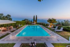 Villa in Lucca - Tuscan Fizz, a traditional Stone Farmhouse with Private Pool and Amazing View among the Vineyards in Lucca