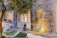 Villa in Pieve di Compito - Dimora delle Camelie, a traditional stylish stone farmhouse with garden on the hills of Compitese between Lucca and Pisa