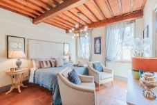 Ferienwohnung in Lucca - Casa Lucky, Romantic Modern 3 bedrooms Penthouse inside the Walls of Lucca