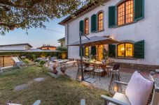 Villa in Monte San quirico - Villa Cesare, a Convenient 4 bedroom Villa with Pool close to Lucca Town