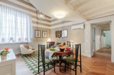 Ferienwohnung in Lucca - Casa Edgar, elegant and classy first floor apartment inside the walls of Lucca