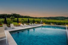 Villa in Monte San quirico - 3 Bedrooms Farmhouse with Shared Pool in the Fattoria Sardi Wine Resort in Lucca