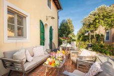 Ferienwohnung in Monte San quirico - Jacopo Farmhouse Apartment in Wine Resort in Lucca