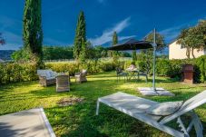 Ferienwohnung in Monte San quirico - Pietro Farmhouse Apartment in Wine Resort in Lucca