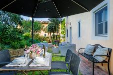 Ferienwohnung in Monte San quirico - Maria Farmhouse Apartment in Wine Resort in Lucca