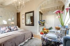 Ferienwohnung in Lucca - Moro Studio Suite, Classy and Romantic Apartment in Lucca