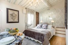 Ferienwohnung in Lucca - Moro Studio Suite, Classy and Romantic Apartment in Lucca