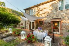 Villa in Capannori - Villa Ester, a Stylish Farmhouse with Pool on the Hills by Lucca