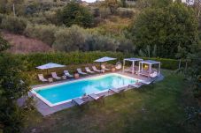 Ferienwohnung in San Gennaro - Casa Santo, a sweet country apartment with pool on the hills of Lucca