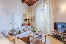 Ferienwohnung in Lucca - Elegant Apartment in a Quiet Street inside the Walls Of Lucca