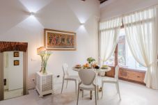 Ferienwohnung in Lucca - Smart and Convenient Ground Floor Apartment inside the Lucca Walls