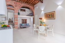 Ferienwohnung in Lucca - Smart and Convenient Ground Floor Apartment inside the Lucca Walls