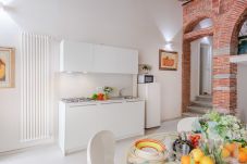 Ferienwohnung in Lucca - Smart and Convenient Ground Floor Apartment inside the Lucca Walls