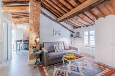 Ferienwohnung in Lucca - Casa Ledesma, modern apartment for 4 guests with balcony inside the walls of Lucca