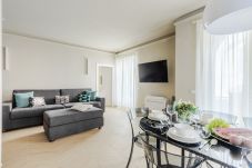 Ferienwohnung in Lucca - Luxury Modern Apartment with Elevator and Balcony inside the Walls of Lucca