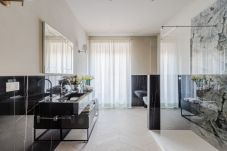 Ferienwohnung in Lucca - Luxury Modern Apartment with Elevator and Balcony inside the Walls of Lucca