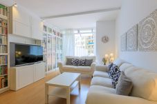 Ferienwohnung in Barcelona - Piso con terraza privada, 3 dormitorios, Eixample