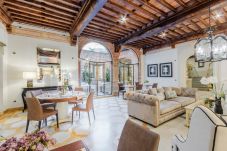 Ferienwohnung in Lucca - The Lucca Heritage Retreat, a Spacious Home with Outdoor inside the Walls of Lucca