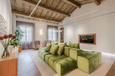 Ferienwohnung in Lucca - Casa Silvestro Modern Spacious 3 Bedrooms Luxury Apartment inside the Walls of Lucca